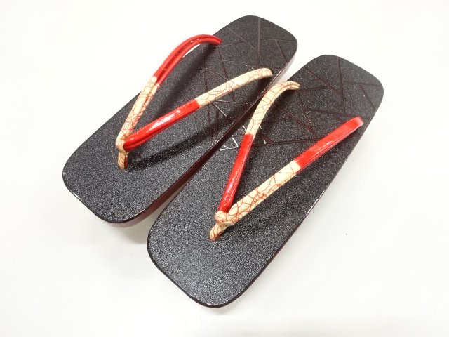 JAPANESE KIMONO / TENGU PAULOWNIA GETA (23 CM)